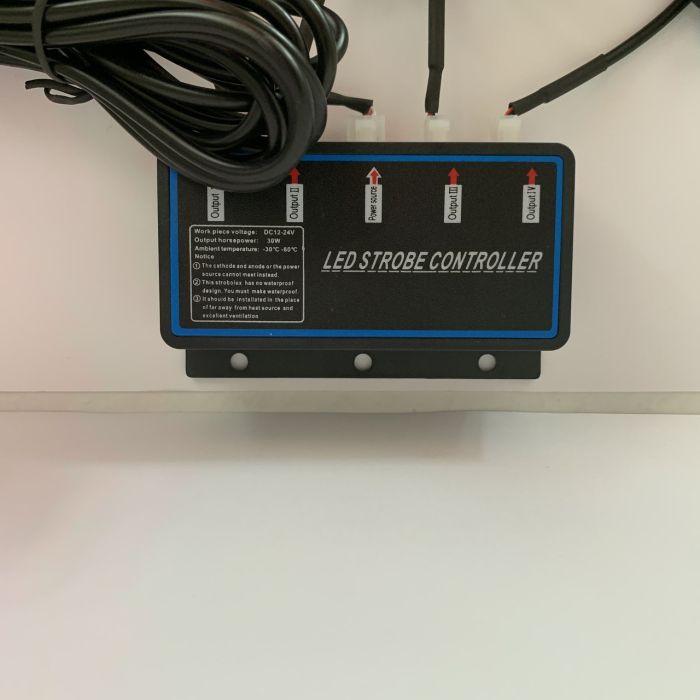 Стробоскоп мигалка в решітку автомобіля червоний синій