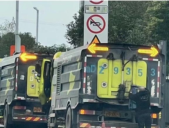 Світлодіодний покажчик напрямку руху. Жовті стрілки. Стробоскоп жовтий, мигалка.